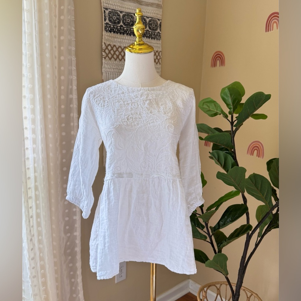 Elegant White Embroidered Women's Top